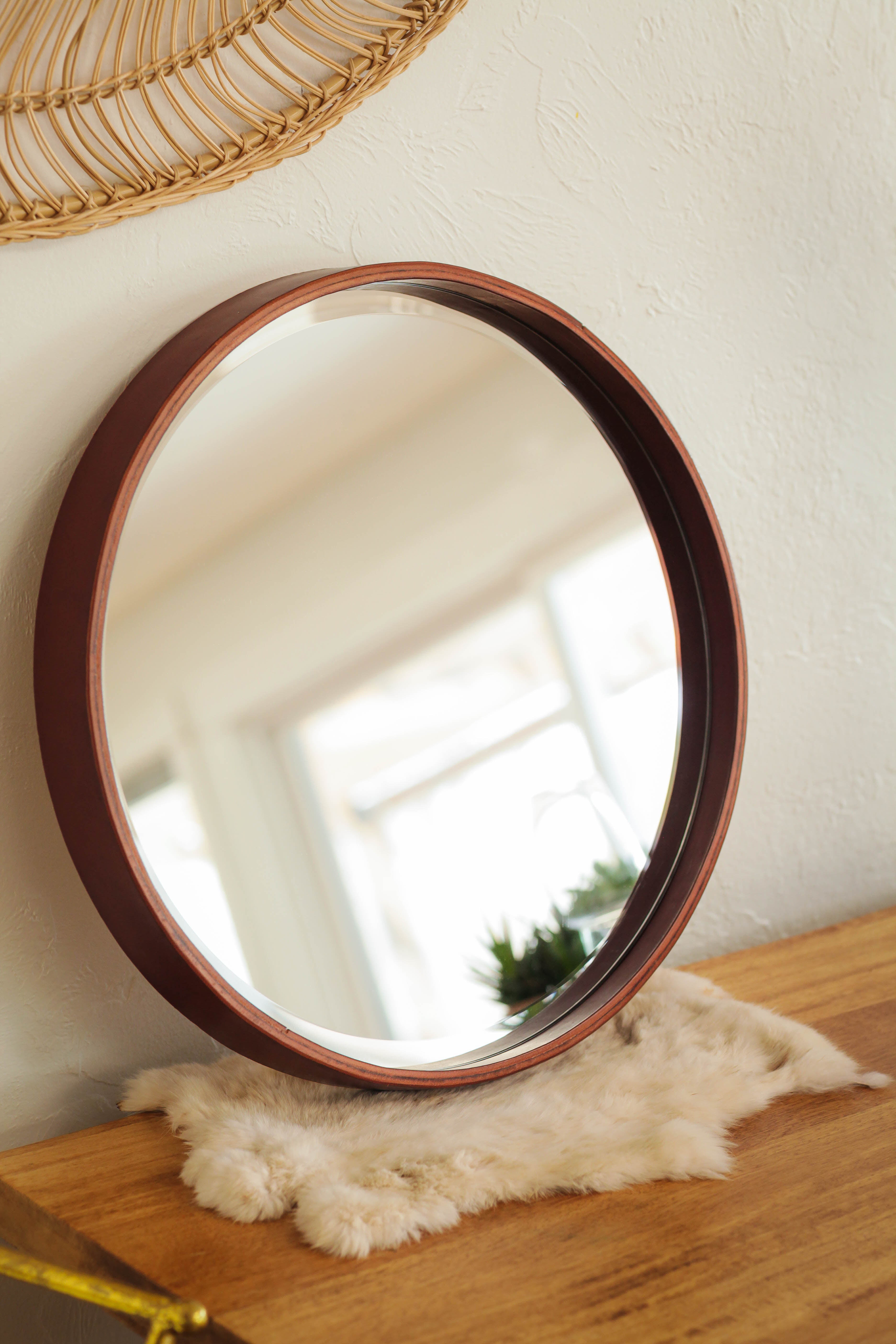 Lilly Mirror image 2